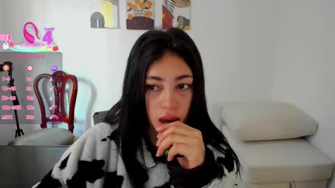 Snapshot of itziar_cailanie chatting on October 26, 2:56 pm Itziar  online show from October 26, 2:56 pm