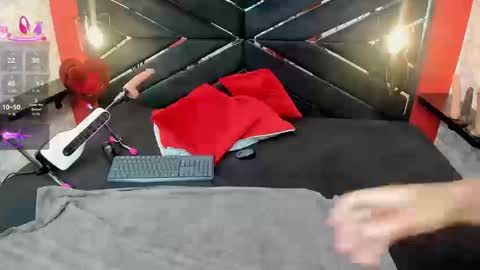 Ivis  online show from September 12, 2:46 pm