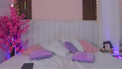 maria  online show from January 9, 6:45 pm