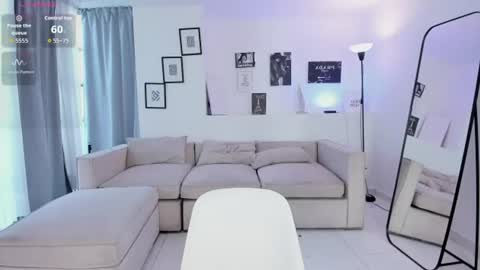 NEW MODEL Ivy online show from June 17, 8:10 pm