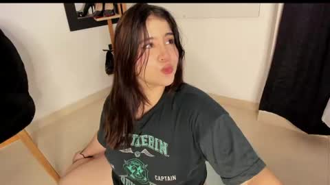 I V Y online show from July 8, 1:52 am