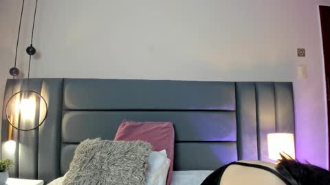 IvyJhonss online show from December 3, 11:56 am