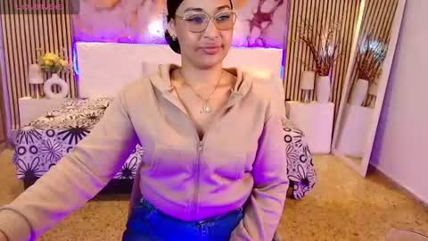 ivyshine7 online show from June 14, 2:24 am