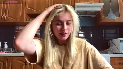 Liana online show from April 26, 3:15 am