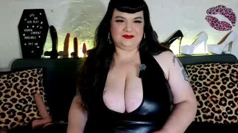 Gwen LaCourt online show from June 8, 11:11 am