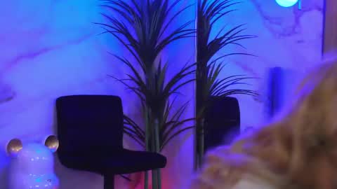 izabelle_02 online show from April 16, 3:40 am