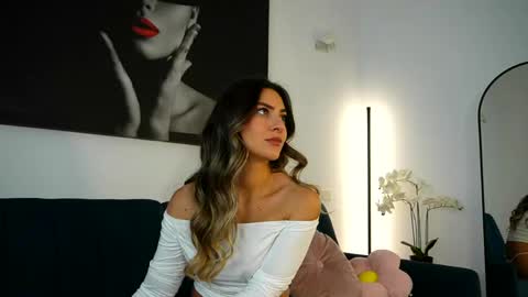 izy bellee online show from June 2, 5:41 am