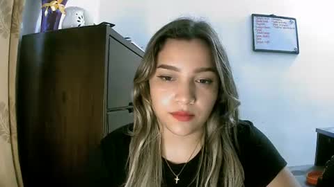 izzy_32 online show from June 11, 11:23 pm