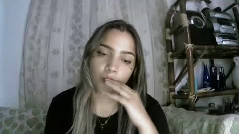 izzy_32 online show from April 29, 7:55 am