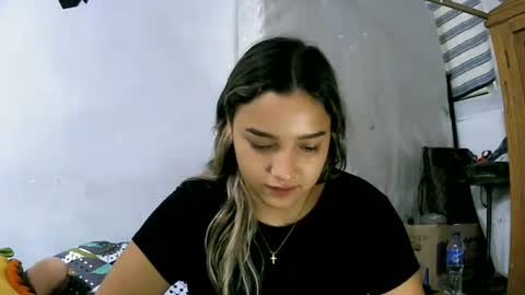 izzy_32 online show from May 22, 7:34 pm