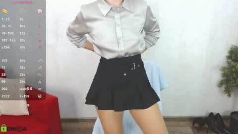 Queen of nylon  Victoria online show from October 14, 6:05 am