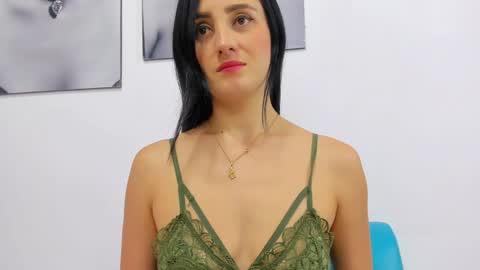 Snapshot of izzy_cum chatting on February 1, 1:20 pm Izzy online show from February 1, 1:20 pm