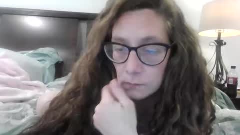 izzynoela online show from April 29, 5:26 pm