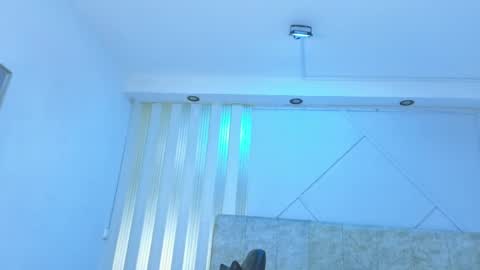 j_belle_ online show from April 19, 6:10 pm