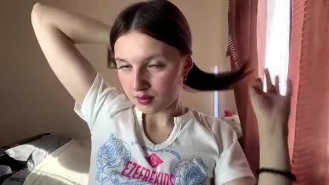 Lillian online show from May 7, 5:23 am