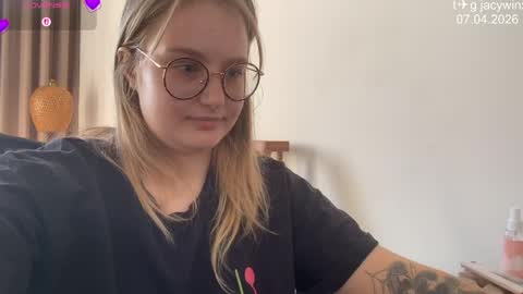 jacywinslat online show from April 7, 9:44 am