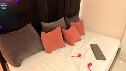 Jade online show from June 5, 7:42 pm