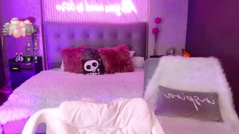 JADE online show from November 17, 8:53 pm