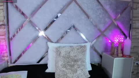 jade white  online show from September 23, 1:09 pm