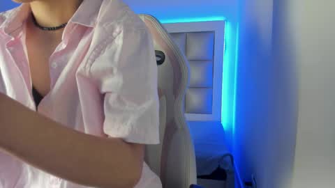 jadeestudios online show from January 8, 3:43 am