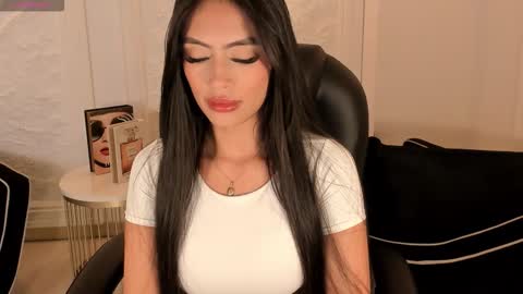 JADE EVANS online show from January 17, 2:35 pm