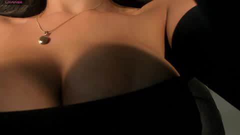 JADE EVANS online show from April 4, 8:07 pm