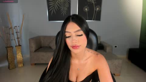 JADE EVANS online show from March 8, 6:03 pm