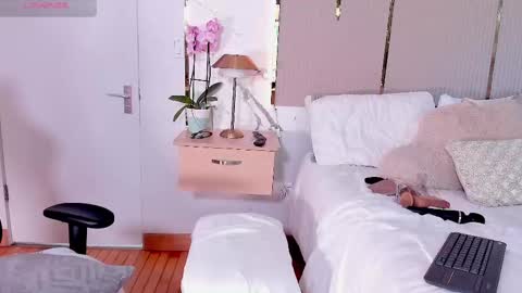 Snapshot of jadeh_williams02 chatting on September 16, 4:15 pm Jadeh online show from September 16, 4:15 pm