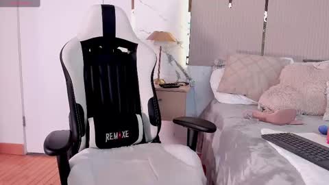 Snapshot of jadeh_williams02 chatting on March 3, 9:23 pm Jadeh online show from March 3, 9:23 pm