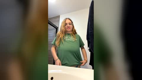 jademonroe0522 online show from April 6, 9:27 pm