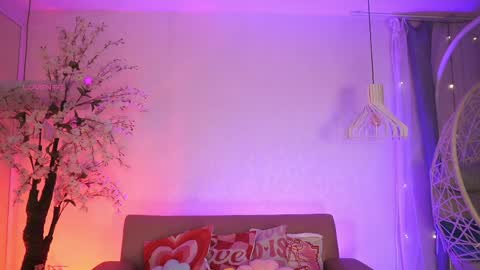 Jade Summer online show from April 8, 11:45 am