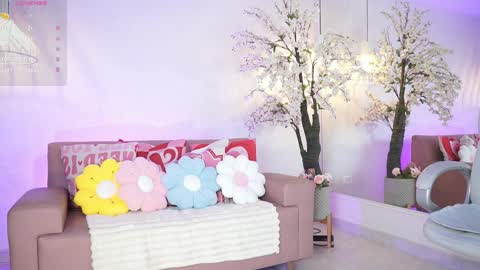 Jade Summer online show from April 6, 11:33 am