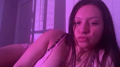Snapshot of jasmin420r chatting on September 19, 3:27 am jasmin420r online show from September 19, 3:27 am