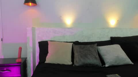 Jazmin online show from April 2, 11:35 pm