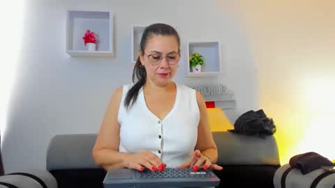 Jazmin online show from March 6, 1:06 pm