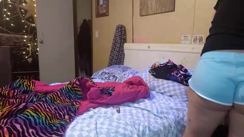 J Nicole online show from June 5, 11:16 am