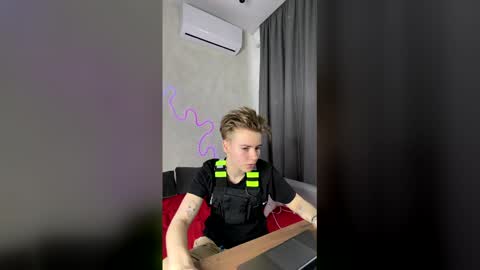 jean_wilsons online show from February 13, 11:23 am