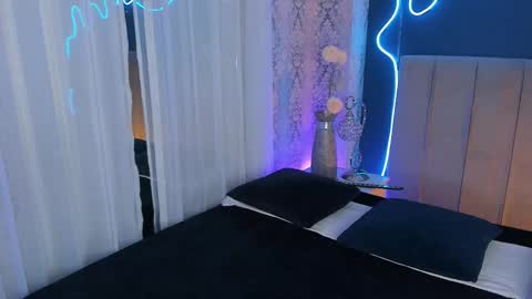 Jean online show from December 16, 7:42 pm