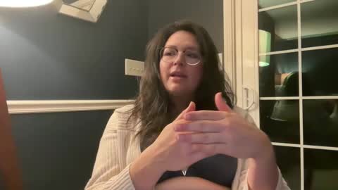 Snapshot of jellybeanin chatting on December 5, 6:54 am Jelli online show from December 5, 6:54 am