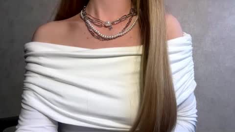 Caroline online show from June 1, 2:30 pm