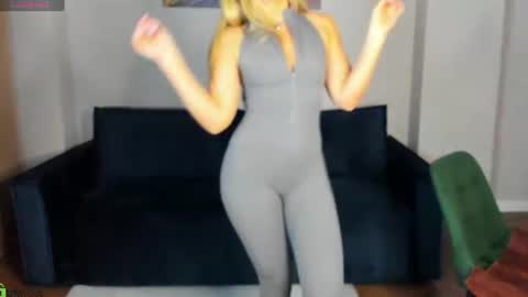 Jennifer Perezz online show from June 11, 5:10 pm