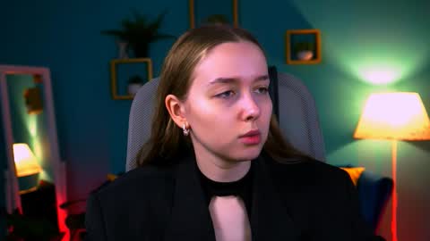 Jennifer online show from October 22, 10:42 am