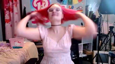 Jennifer Gwen online show from December 18, 4:17 am