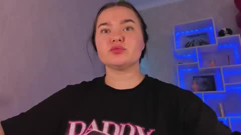 JennisNeon online show from February 10, 10:09 am