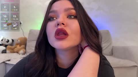 Snapshot of jennisxcharming chatting on December 10, 10:38 am Mila online show from December 10, 10:38 am