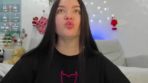 Snapshot of jennisxcharming chatting on December 27, 2:04 am Mila online show from December 27, 2:04 am