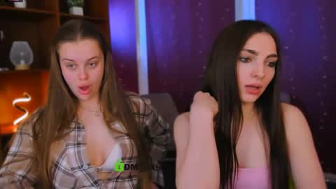 jenny_donne online show from April 3, 7:39 am