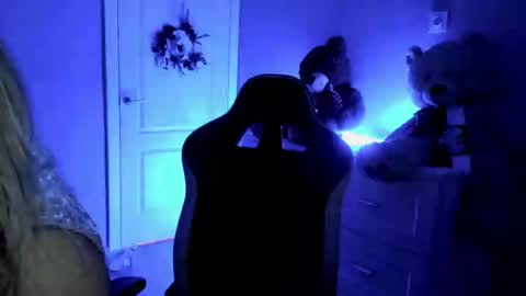 jess1ca_rabb1t online show from December 6, 12:16 pm