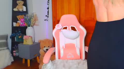 Jessabelle Diamond online show from June 10, 1:32 pm