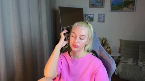 Snapshot of jessica_hanson chatting on January 19, 5:37 am Jessy online show from January 19, 5:37 am